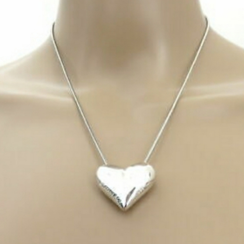TIFFANY & CO Puffed  💙 Heart Necklace like new!